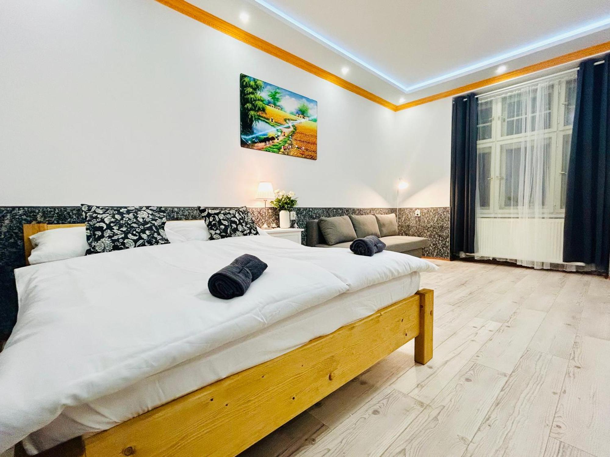 Modern Spacious Apartment In Center Prag Exterior foto